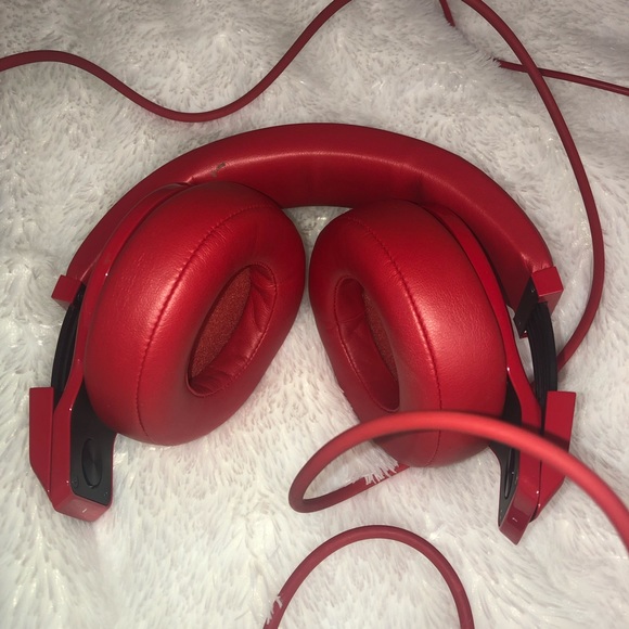 beats pro by dr. dre- Red - Picture 3 of 5